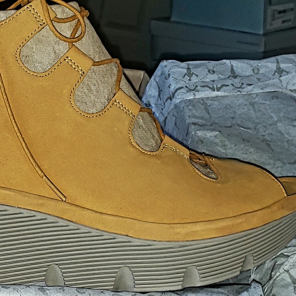 Clarks Clarene Grace yellow wedges sz 11M NWT - Picture 3 of 7